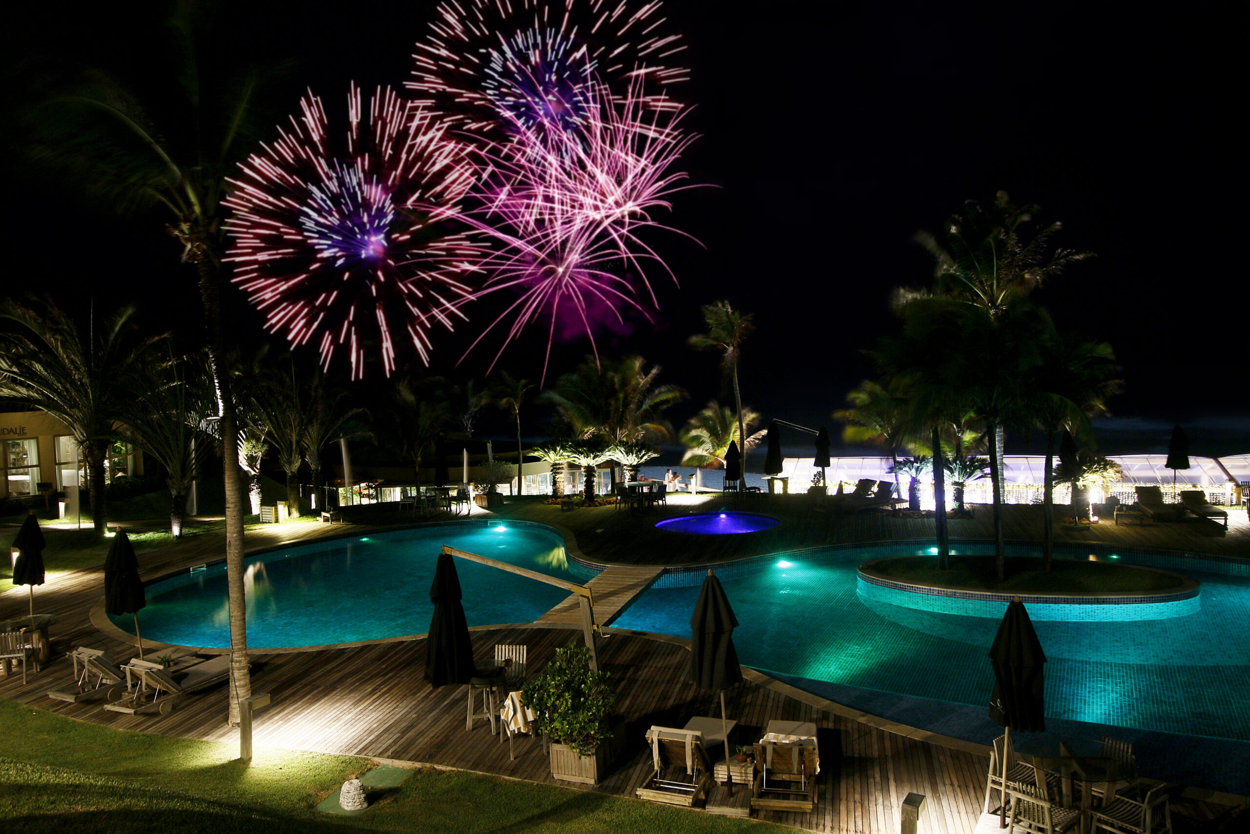 Ceia e queima de fogos no fim de ano