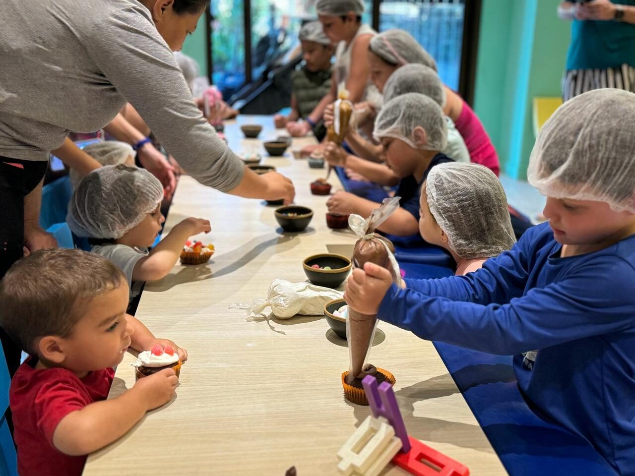 Oficina de cupcake no Carmel Cumbuco Resort para suas férias em família